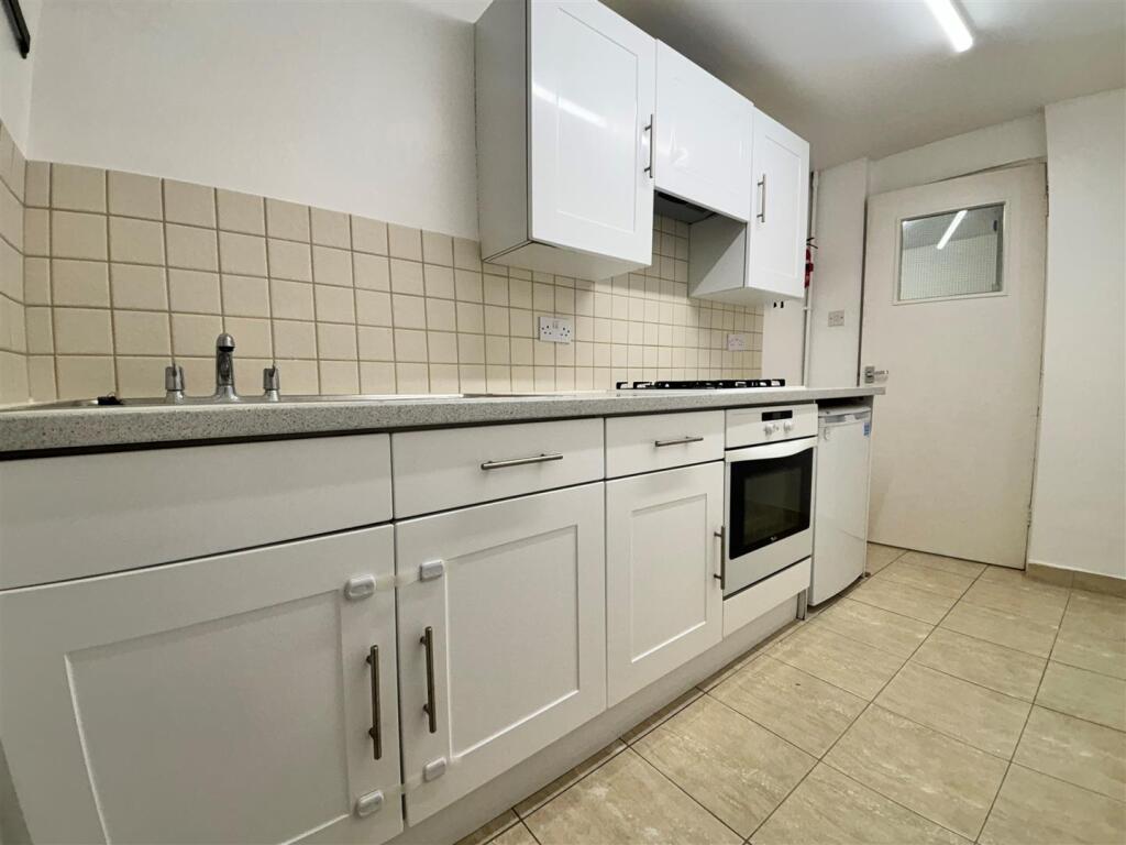 Kitchen 2.jpg
