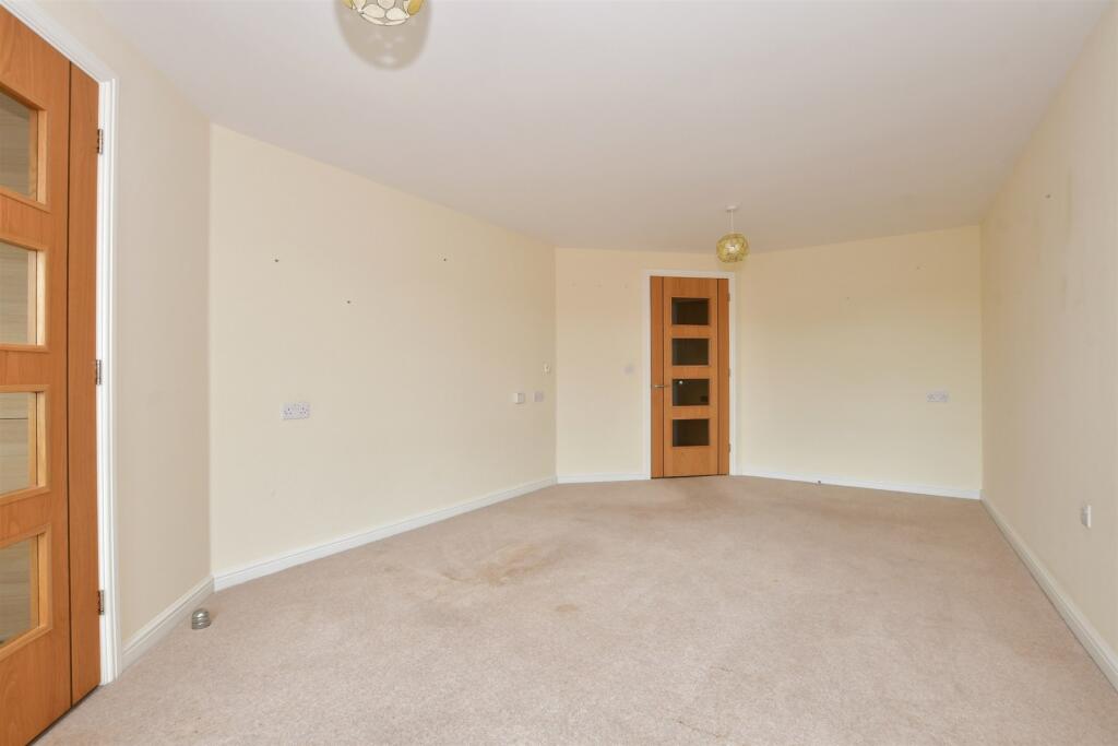 Lounge/ Dining Room