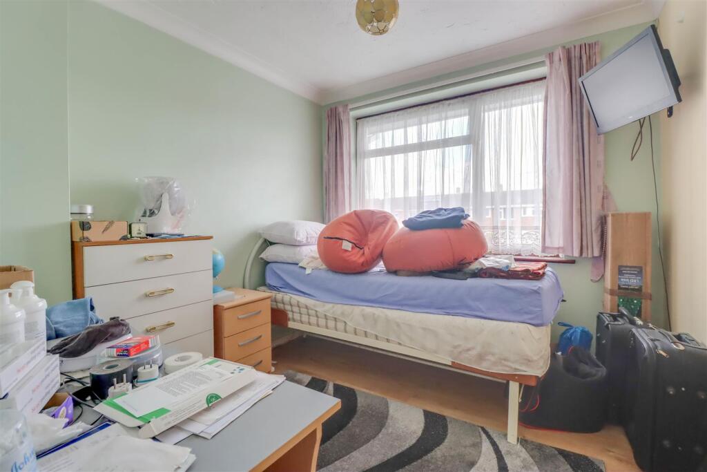 17 LARKSWOOD WALK-9.jpg