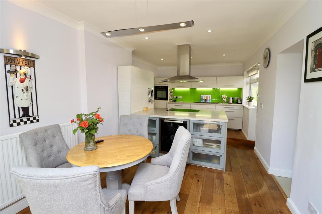 KITCHEN/DINER