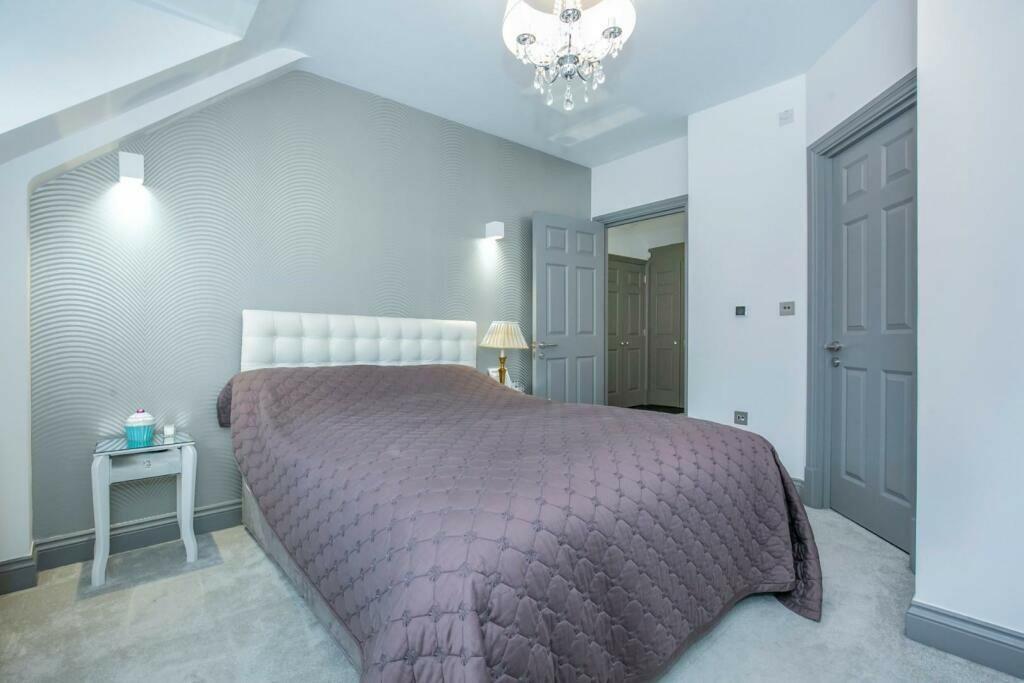 206990_32943908_I...