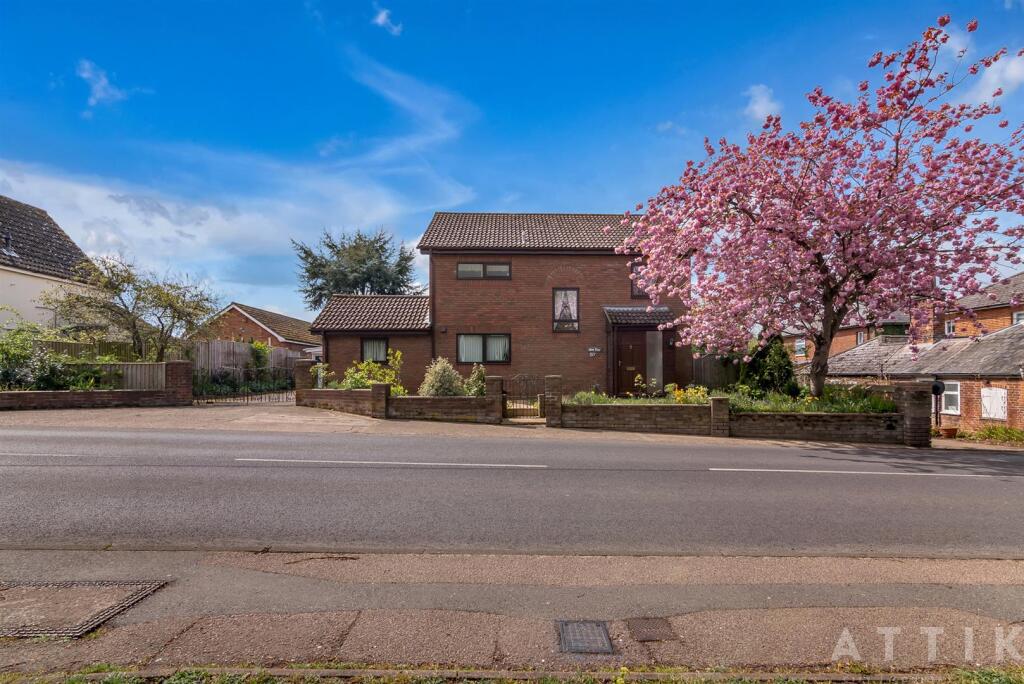 57 Holton Road Halesworth IP19 8HQ (1).jpg