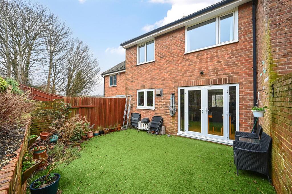 2 New Barn Close, Portslade, BN41 (3).jpg