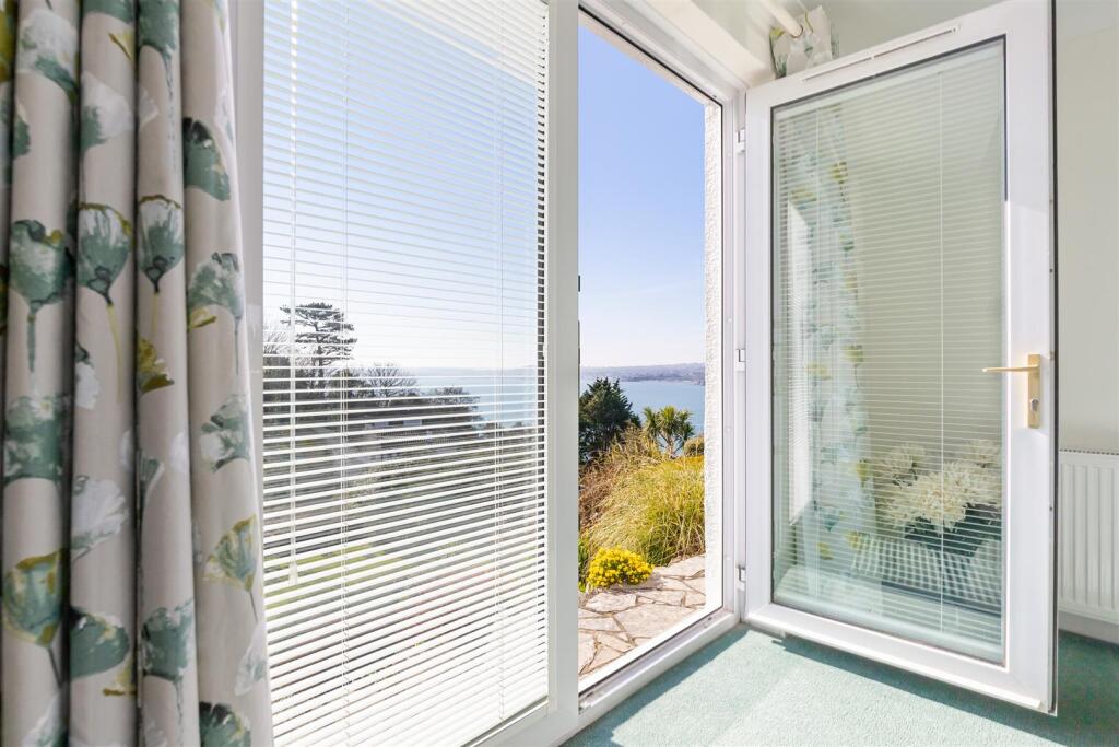 A34 - Rock Edge Rock End Avenue Torquay - 250304.j