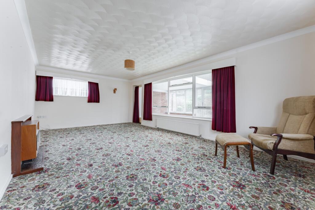 11-18 Bracken Ave Overstrand-11 T202503271018.jpg