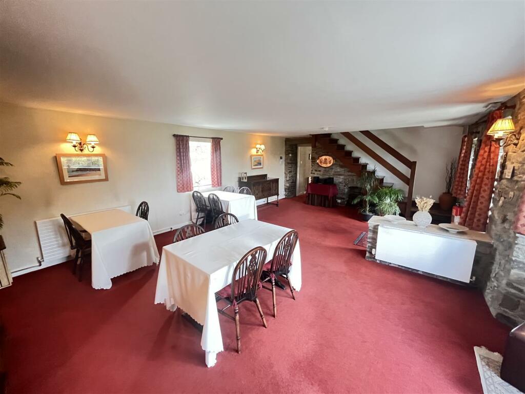 dining room 2.JPG