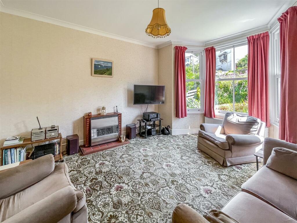 Living Room.jpg