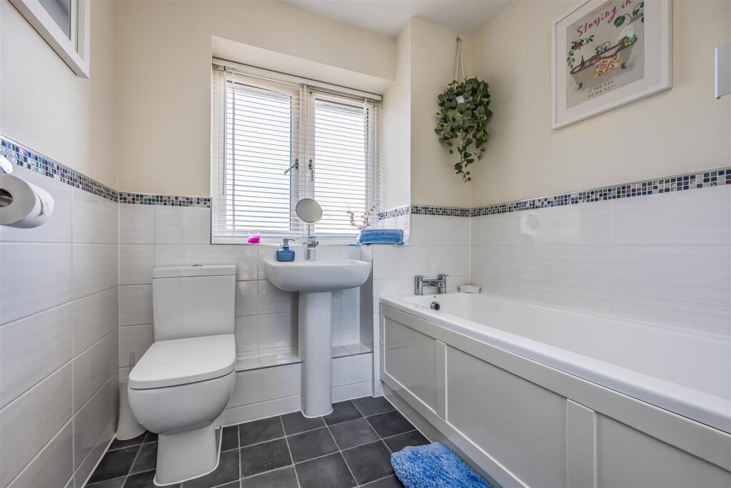 32 Longcroft Way, Havant-Small-PorticoMarketing-Ne