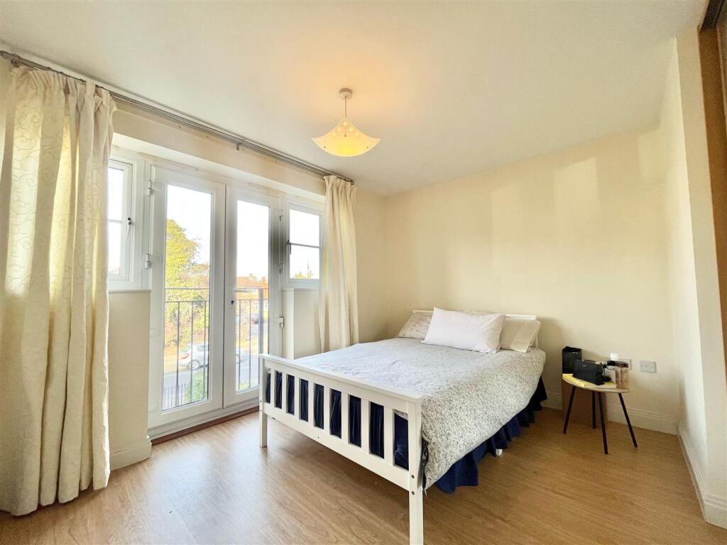 Master Bedroom (2).jpg