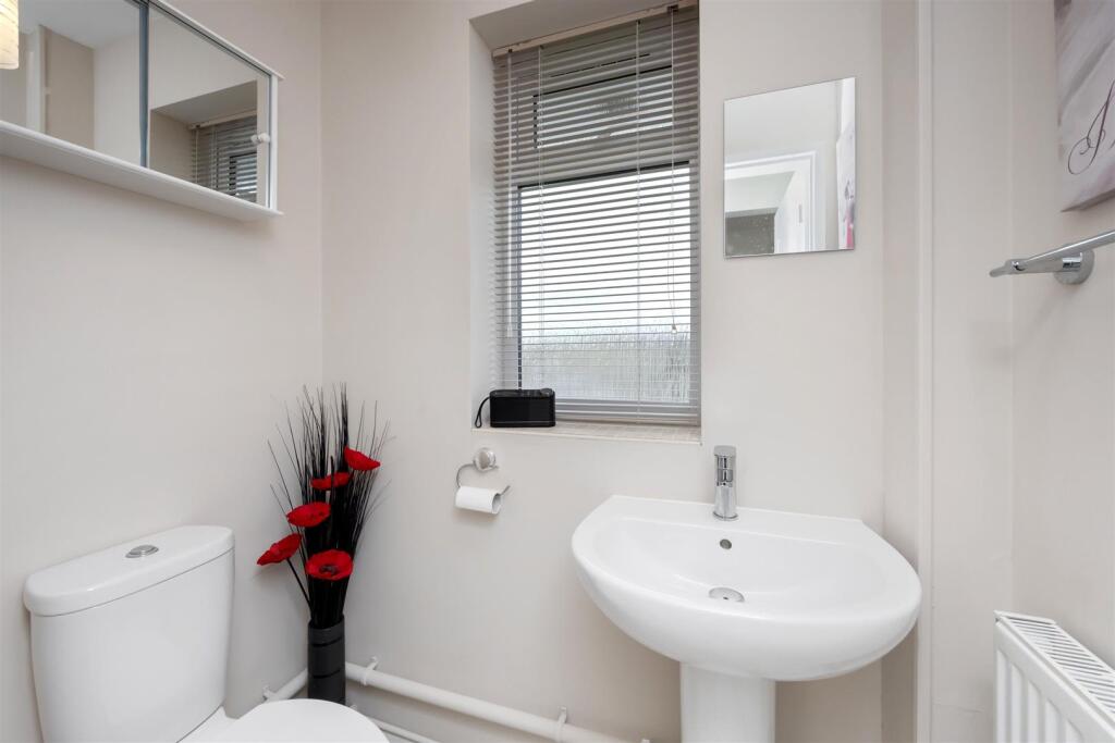 Broad Rig Avenue 41 CLOAKROOM.jpeg