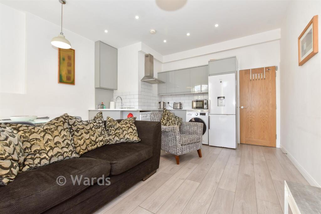 Kitchen/ Living Room