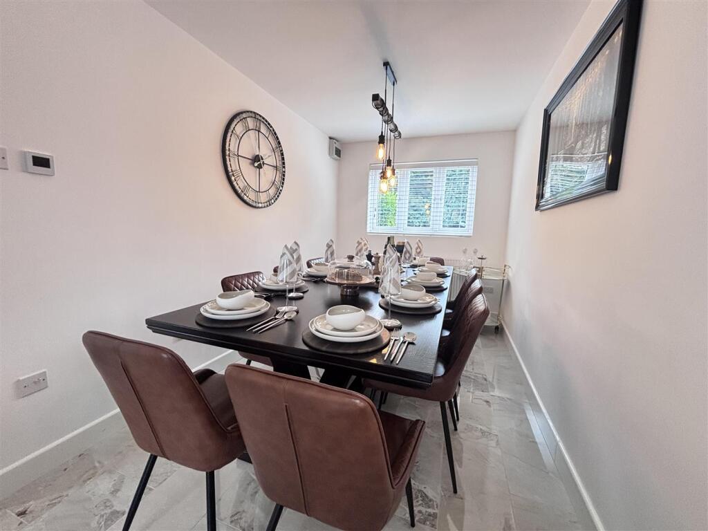 dining1.jpg