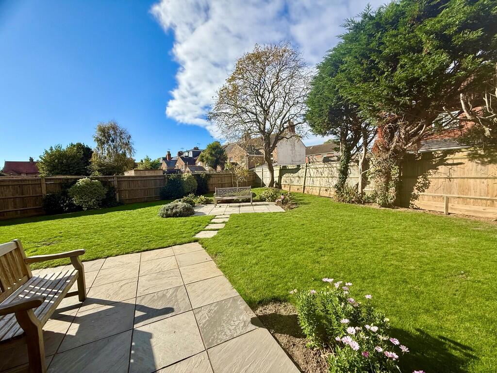 2 Harwood Apartme...