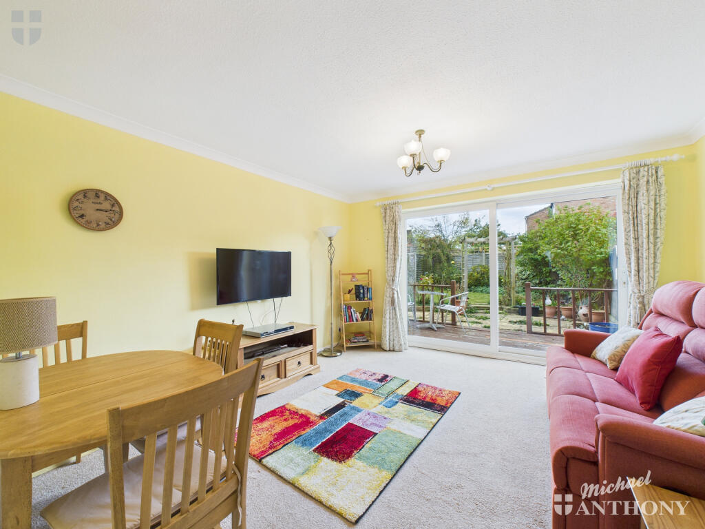 CAM03218G0-PR0812-STILL014