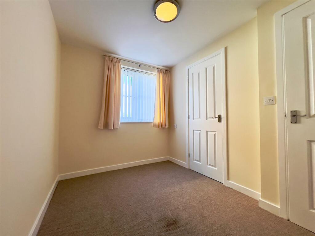 bedroom 2 (2).jpg