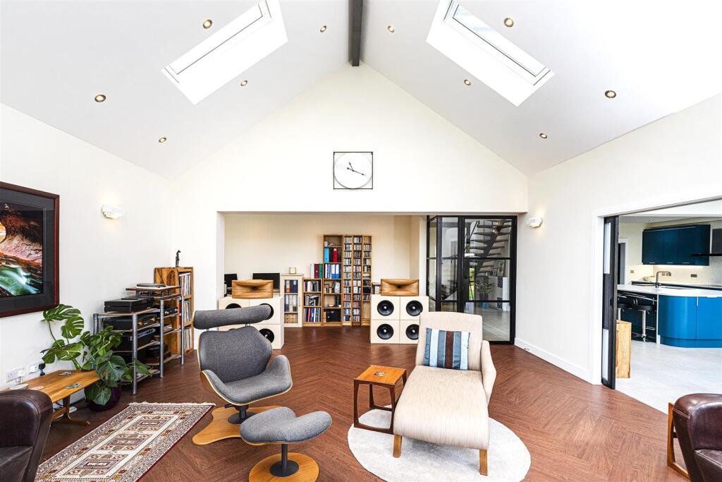 Bramleys Estate Agents - Cumberland Avenue - Fixby