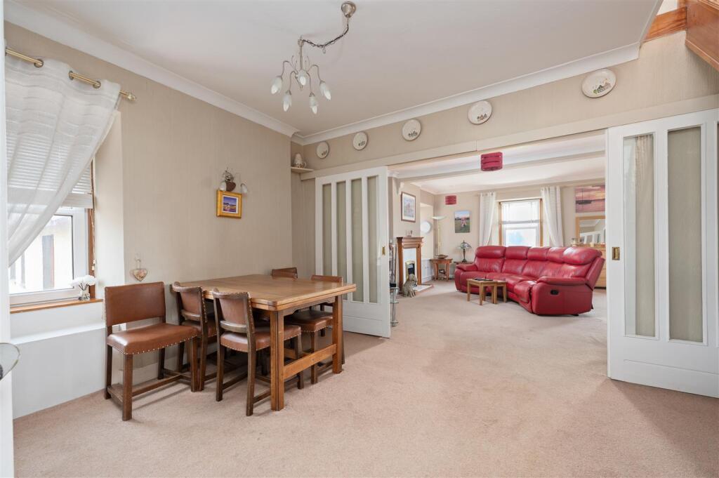 4 Preston Crescent 016.JPG