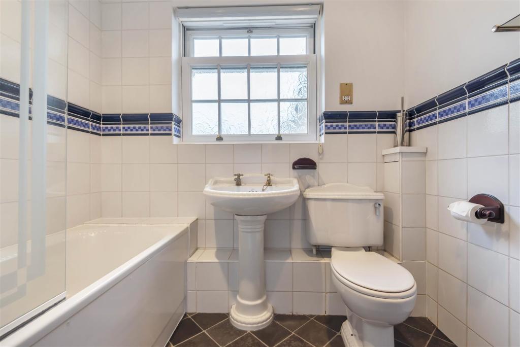 Bathroom.jpg