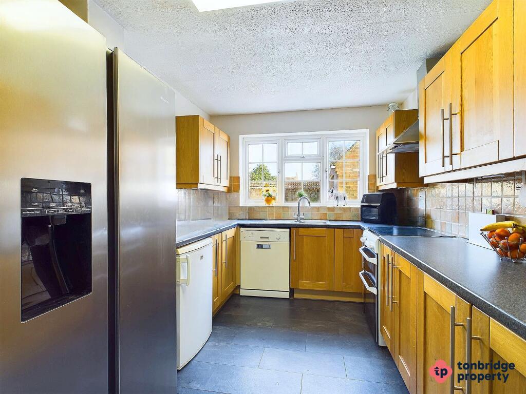 CAM03742G0-PR0018-STILL015