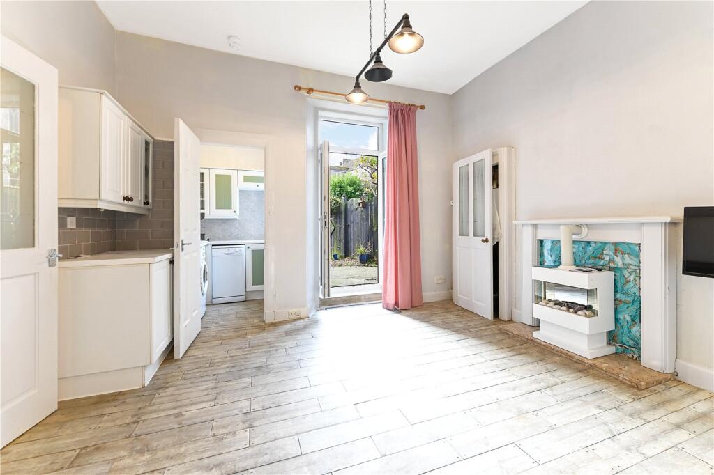 Lounge/Kitchen