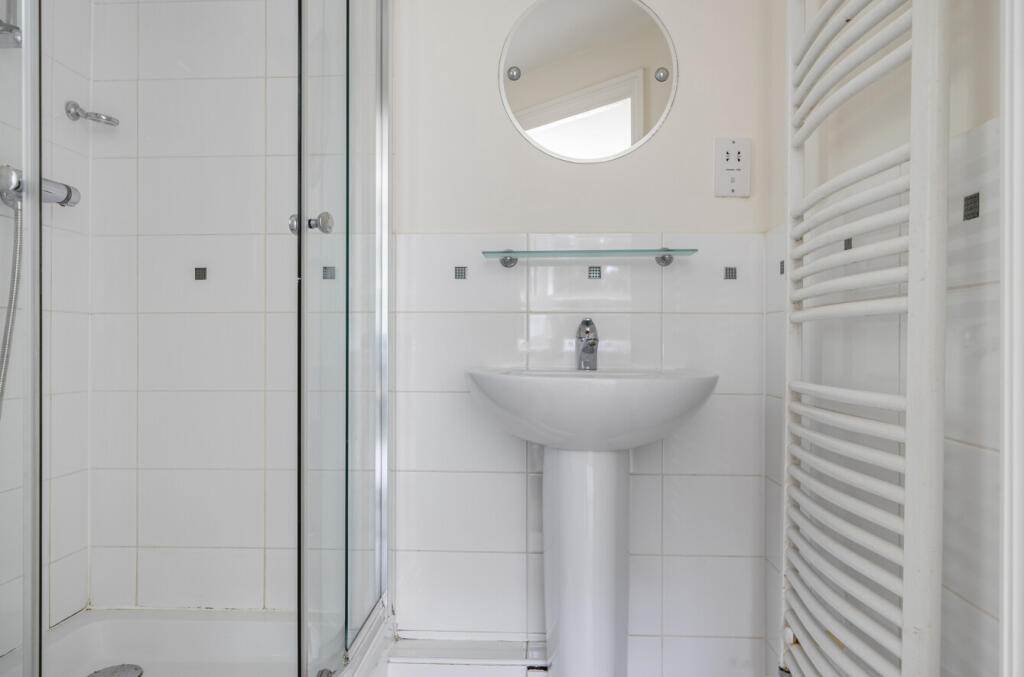 1332884-5-6894a9b...