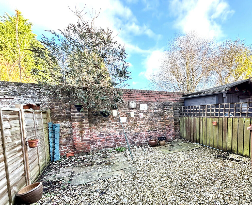 Enclosed garden