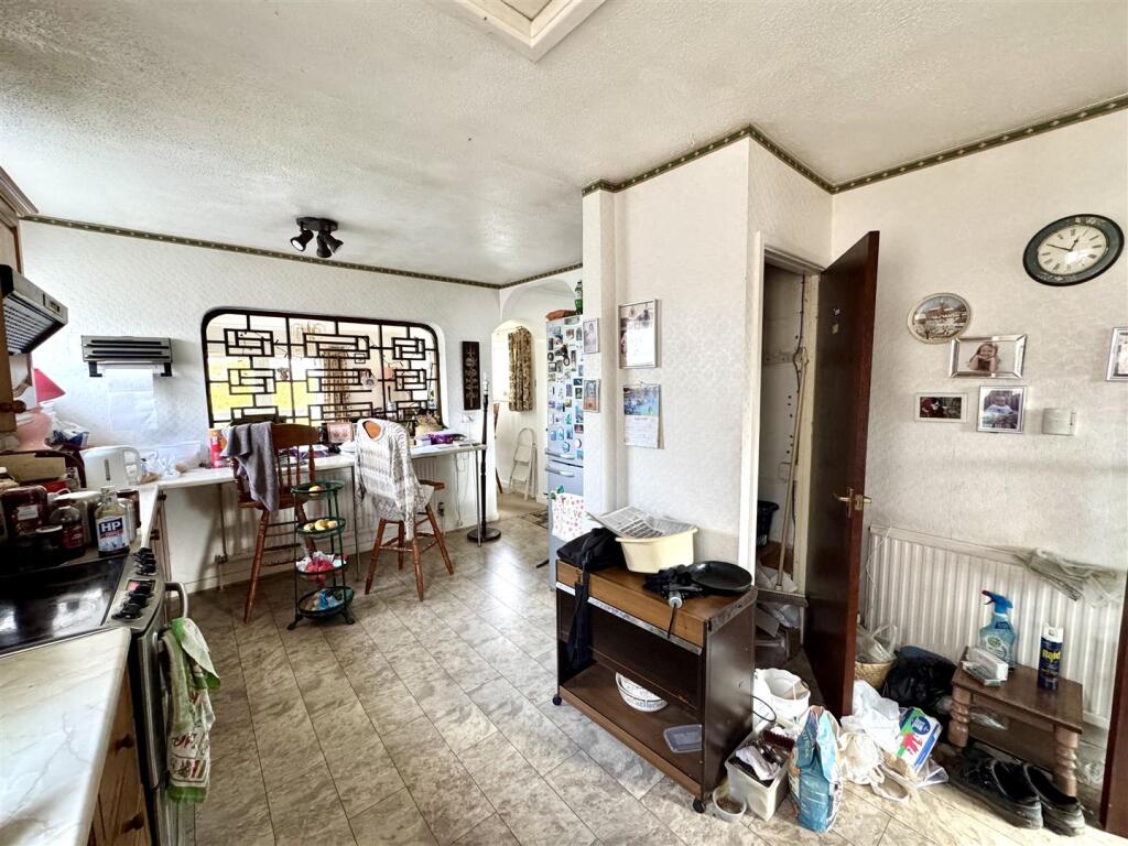 KITCHEN/BREAKFAST ROOM