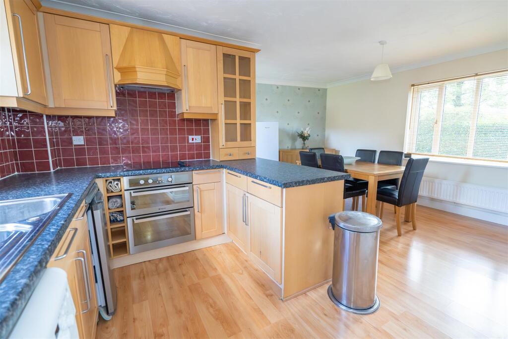 Kitchen/Dining Room 'L' shape