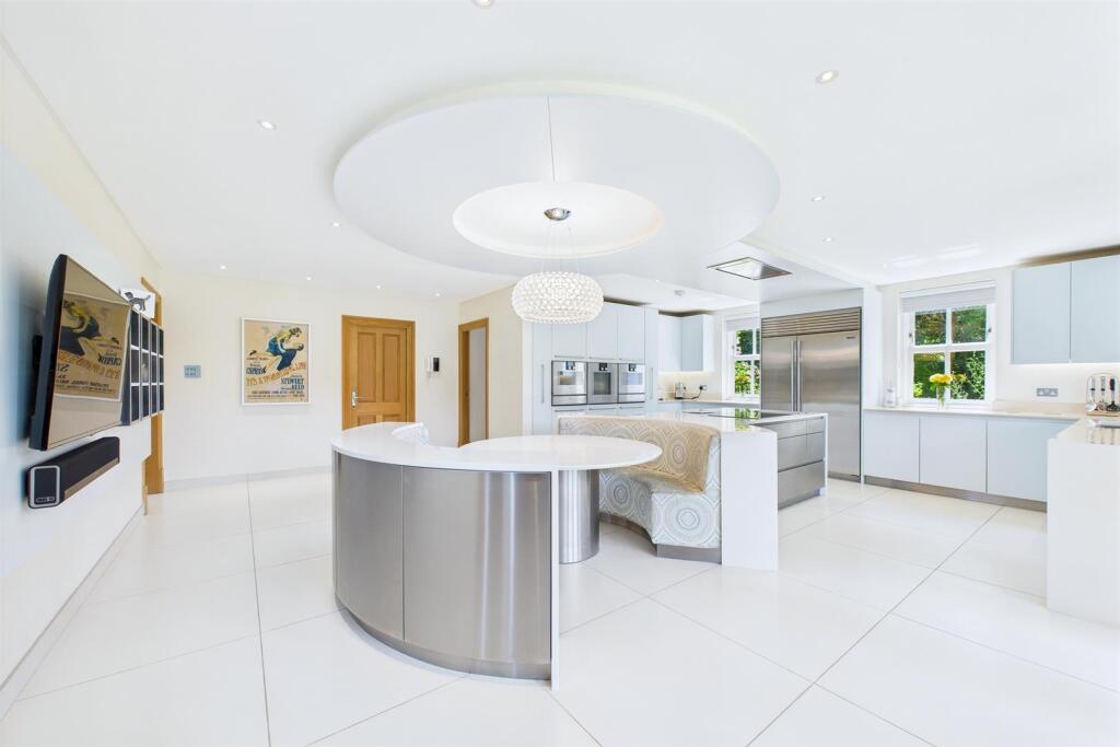 Kitchen 1.jpg