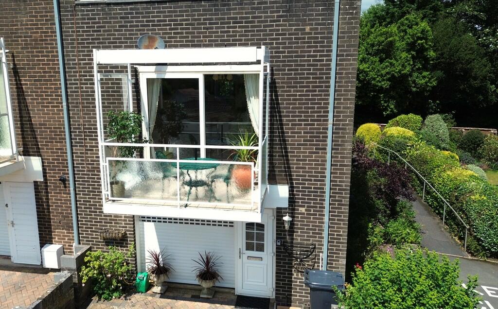 Balcony b