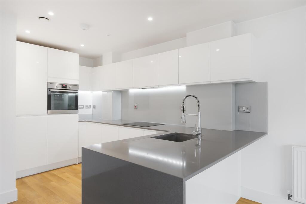 13 Mulholland House, 77 Hartfield Road - EEiBVdiLY