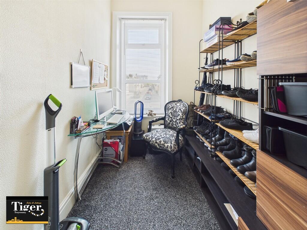 CAM02176G0-PR0582...