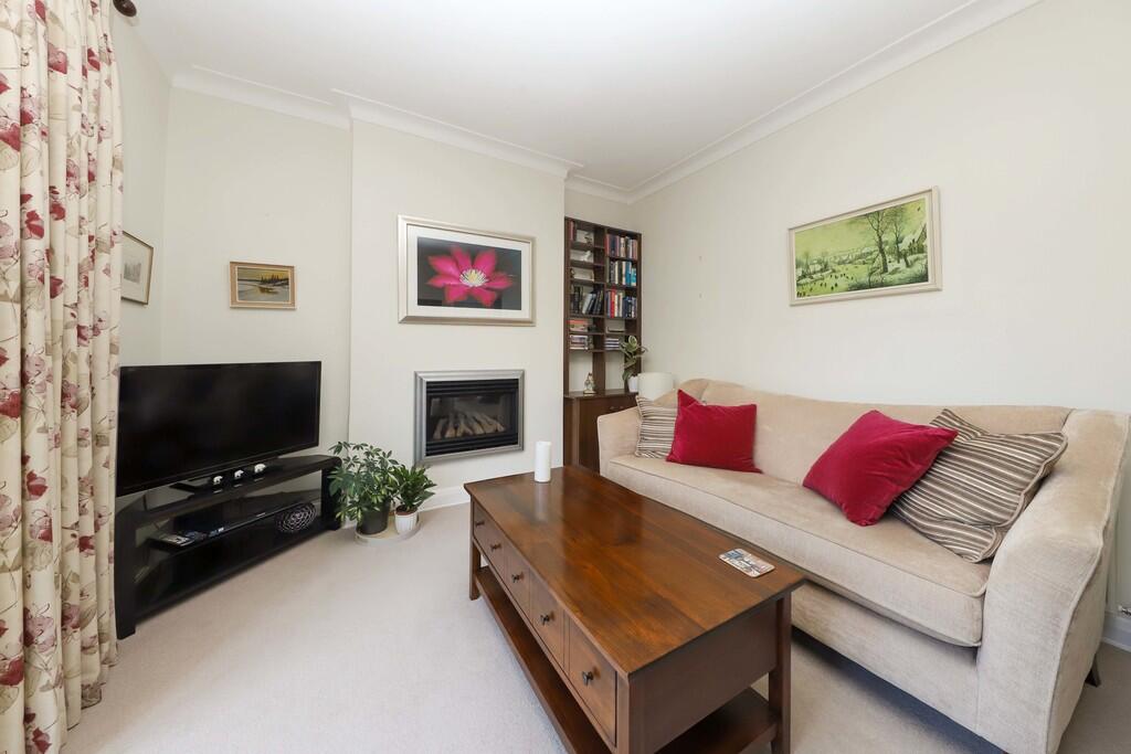 27 Hillside Cresc...