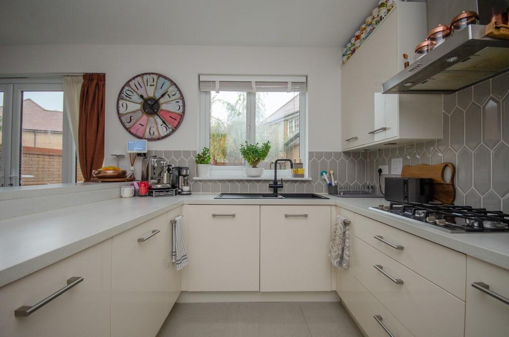 Kitchen pic 2.jpg