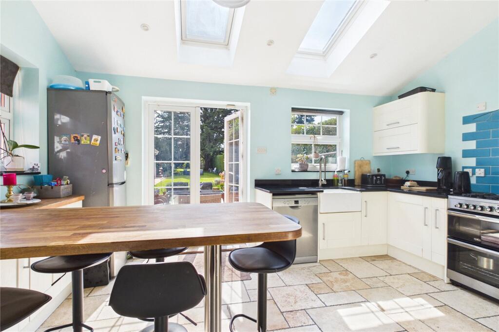 Kitchen B'fast Room