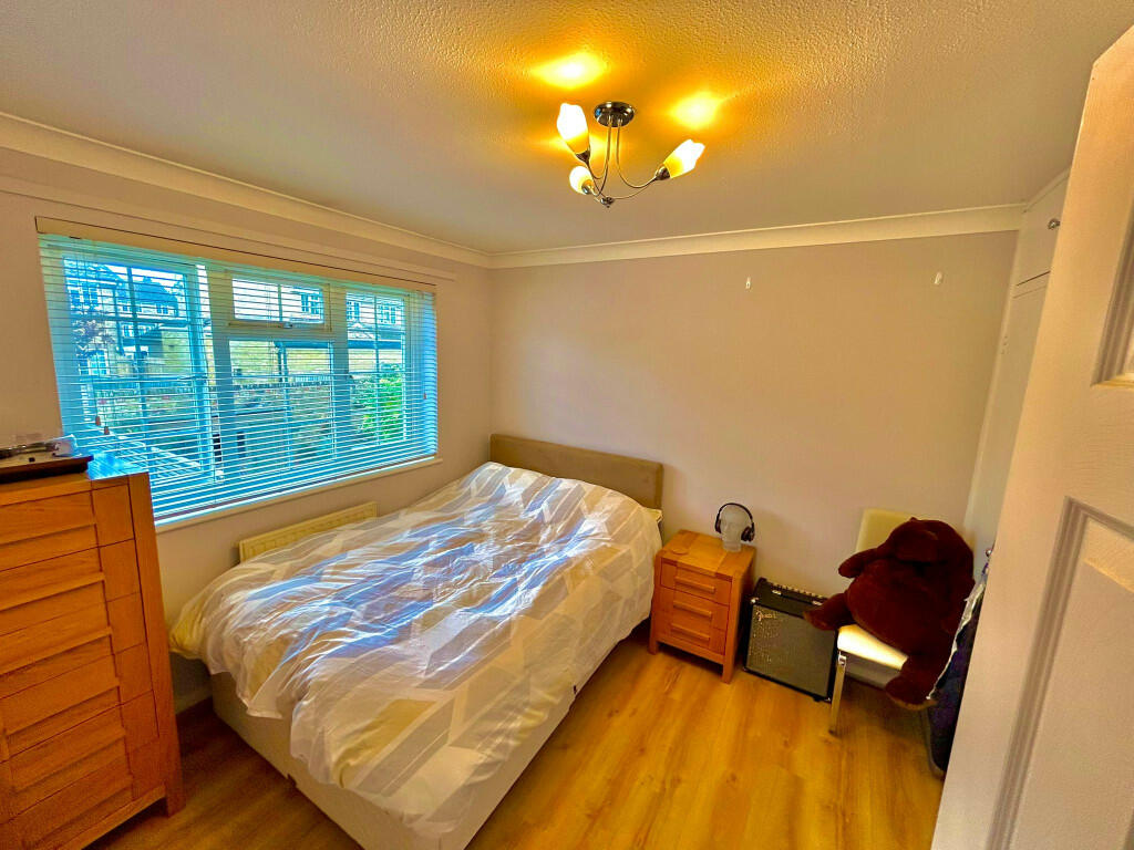 Mount Pleasant, Effingham, KT24