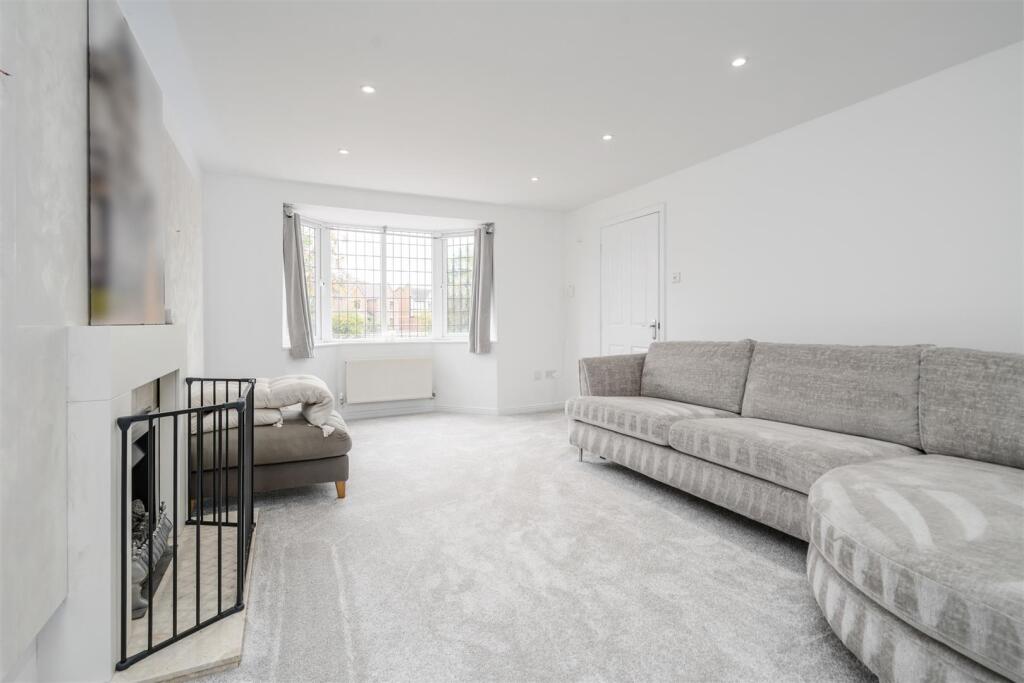 47 Radlow Crescent_3.jpg