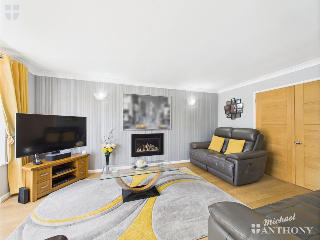 CAM03218G0-PR0656-STILL014