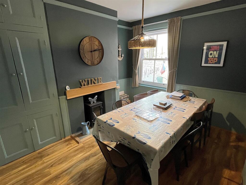 Dining Room.jpg