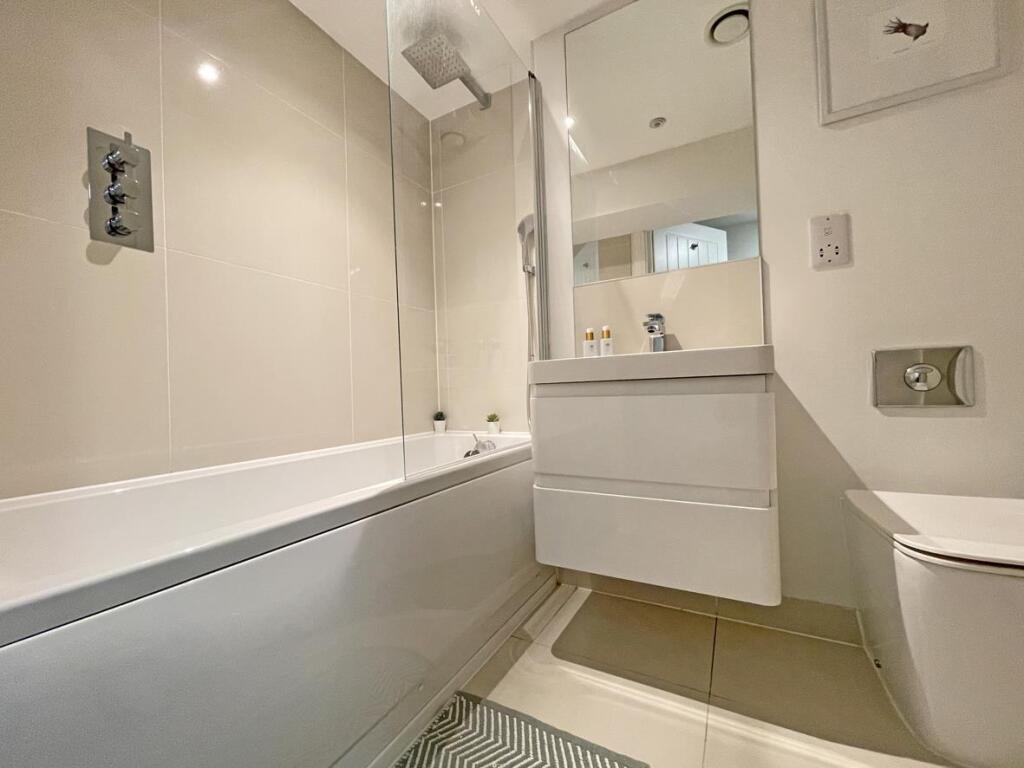 Dudding Court 10 - Bathroom.jpg