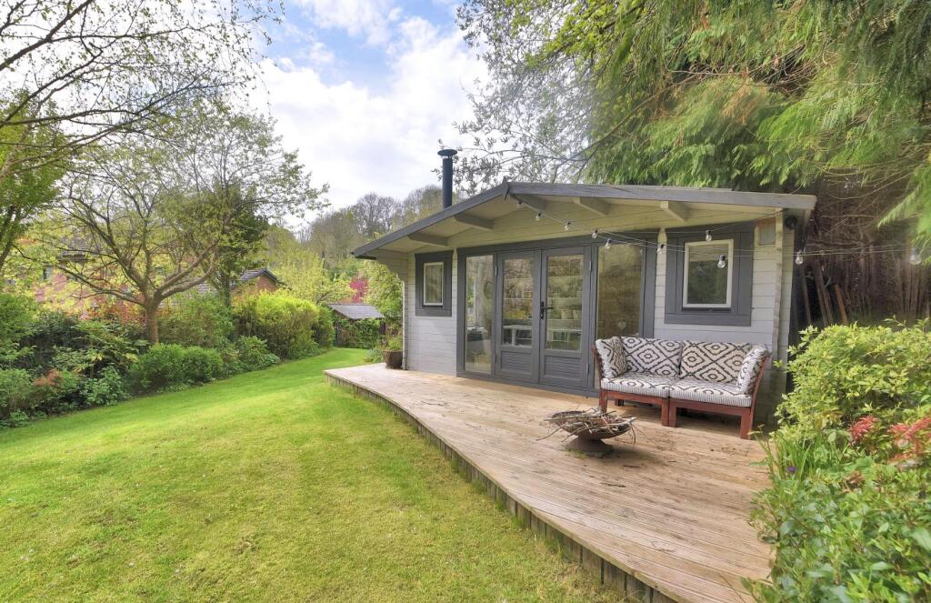 SUMMERHOUSE
