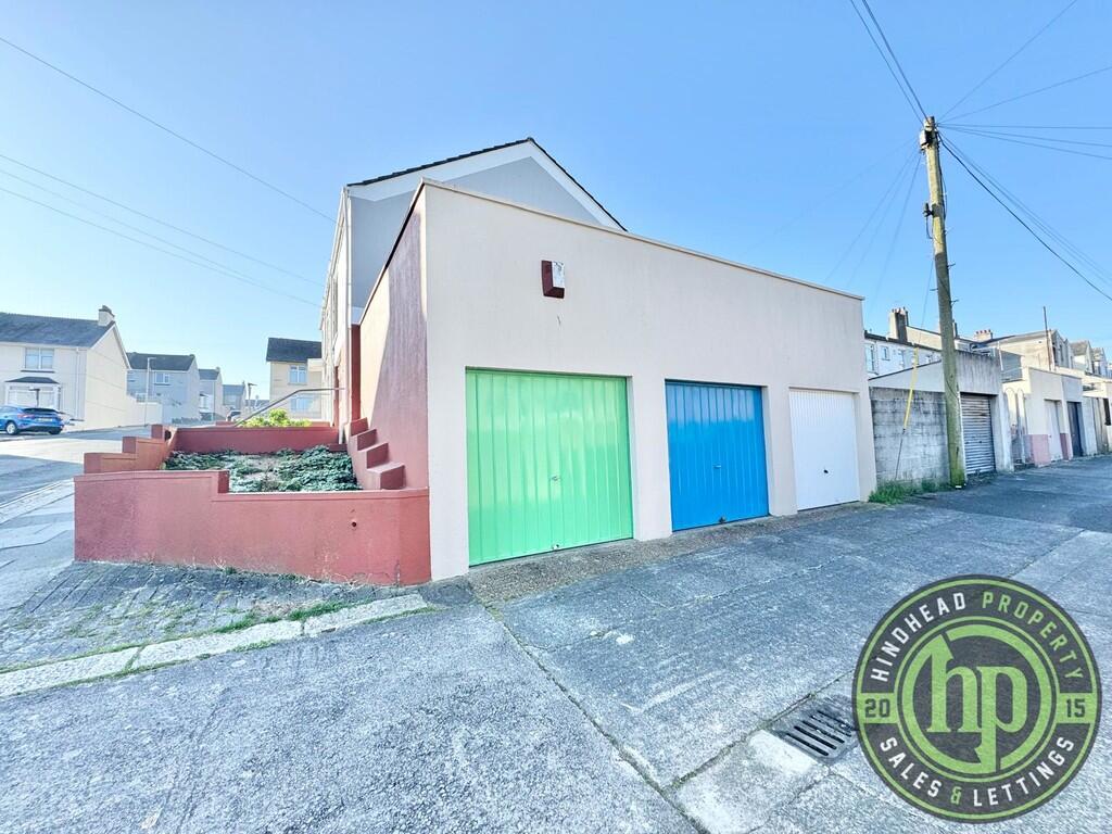 Garage Block Whit...