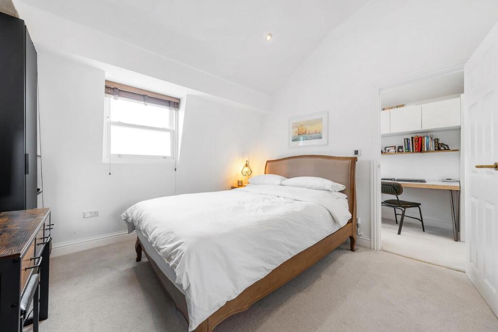 Bedroom 1 (2).JPG