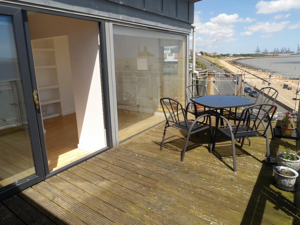 BALCONY &amp; SEA VIEWS