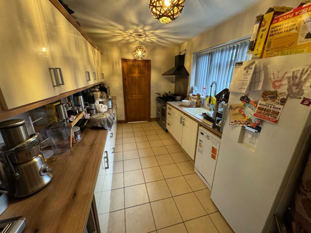 144 Sladefield Road kitchen