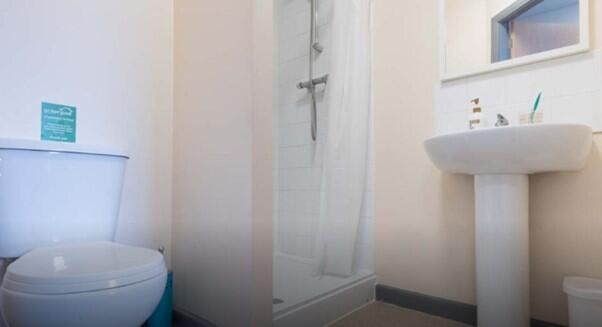 Classic Ensuite, London House, Stoke-on-Trent ST4