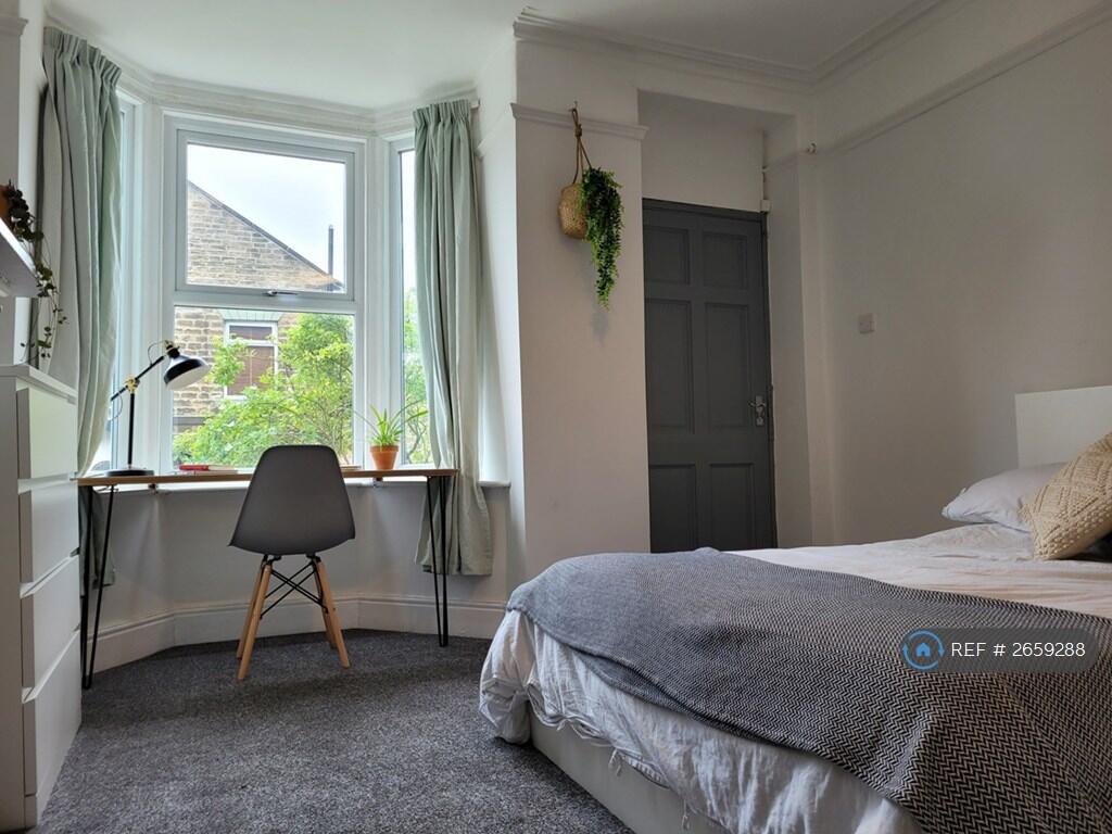 Bedroom 1 (Ground Floor)
