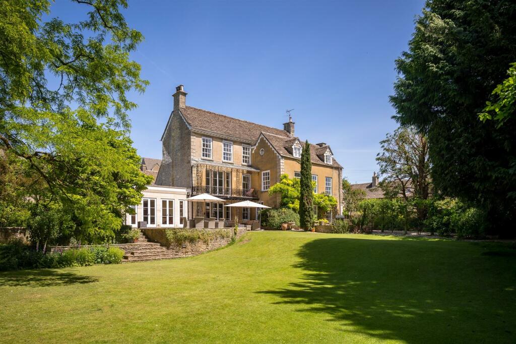 87 - Chipping Croft - GL8 8DQ - Web.jpg