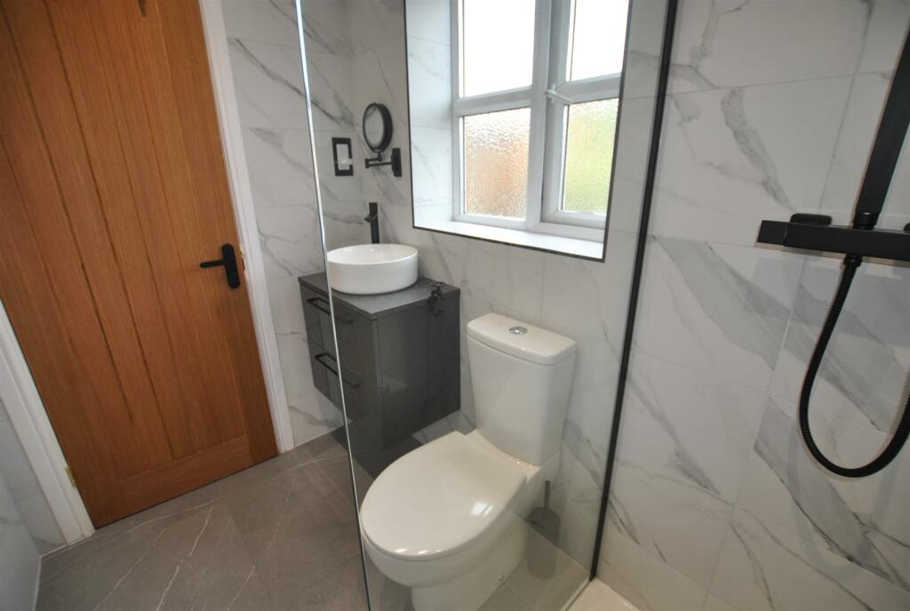 ENSUITE SHOWER ROOM