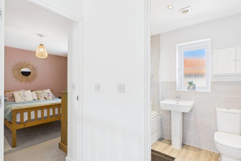 A contemporary designed bathroom emphasizes the mo